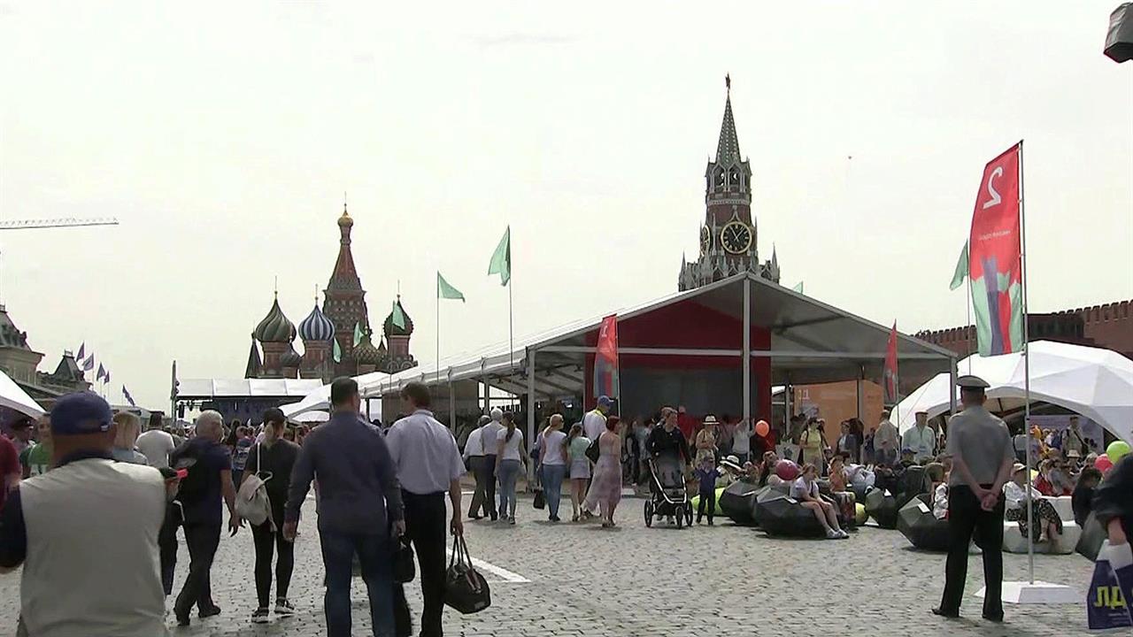 В Москве стартовал крупнейший книжный фестиваль страны "Красная площадь"