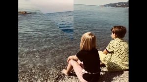 Море зовёт,волна поёт,а мы такие - загораем!