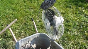 Чистим щебень вентилятором