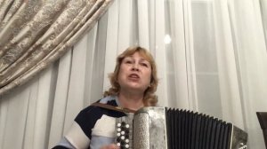 В саду зелёном я гуляла