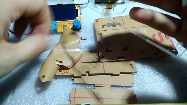 Ремонт ESR-метра (транзистор-тестер Маркуса) LCR-T3/T4. Замена разбитого LCD экрана. Часть 1. смотреть онлайн