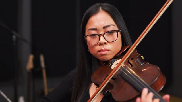 Meet Sophie Taylor - Violin Teacher at Resonate Music School & Studio in Edmonton, AB. Canada. смотреть онлайн