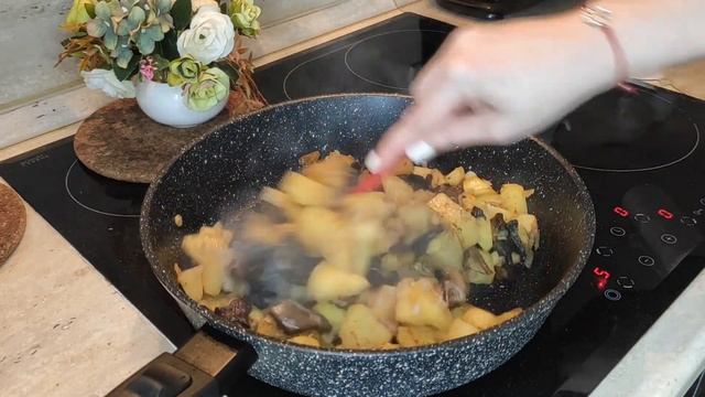 Волшебные горшочки с печенью, картофелем и грибами! смотреть онлайн