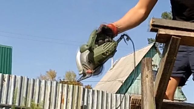 Пилим дрова циркуляркой . заготовка дров .