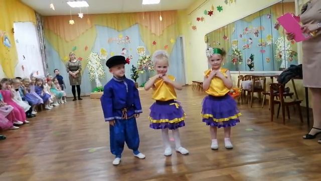 Детский сад. День пожилого человека 2019. Первый стих Стеши на публике. смотреть онлайн