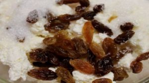 Вареники с творогом и изюмом