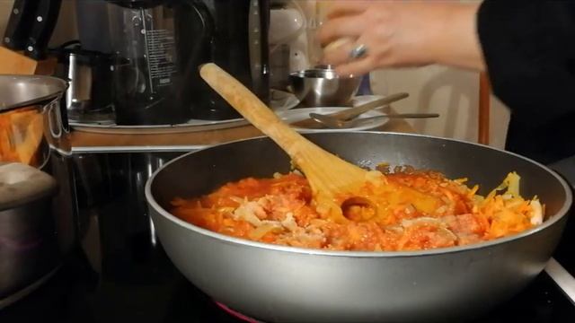 БАЛКАНСКАЯ КУХНЯ: ТУШЕНОЕ МЯСО С ФАСОЛЬЮ смотреть онлайн