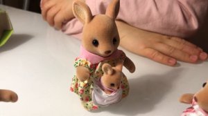 ? Семья Кенгуру и сказка "Откуда у Кенгуру такие ноги?" - Серия 48 Sylvanian families. Kangaroo