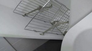 Подвесной шкаф в ванную комнату. Шкаф для белья из МДФ, без ручек. Корзина для белья. Шкафы Киев.