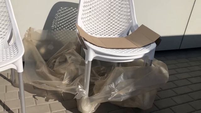 Обзор пластикового стула на металлических ножках