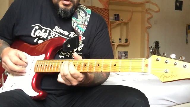 Fender Stratocaster 1954 reissue Japan 1985 смотреть онлайн