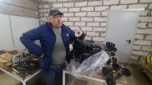 Почему мотор у буксировщика  дымит черным дымом .Отвечаю на Ваши вопросы .