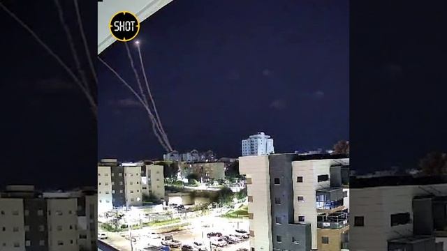 В Сети опубликованы видео прилета ракеты ХАМАС в израильском Ашкелоне