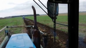 Гонки в пахоте, МТЗ 80 И МТЗ 82 Кто победит.