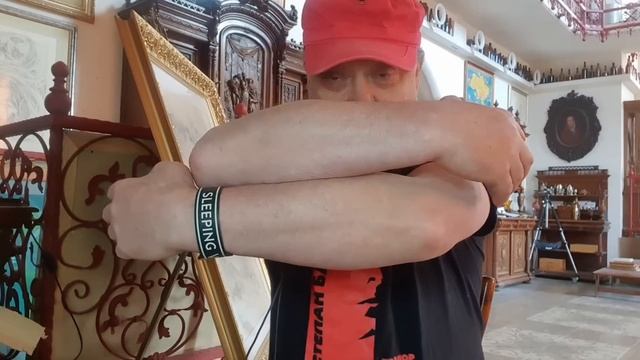 В Кремле приказ за месяц избавиться от iphone,ЗА ЧТО РУССКАЯ ЖАБА ТАК НЕНАВИДИТ США и скачет в Кита смотреть онлайн