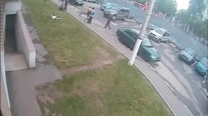 14-летняя девочка прокатилась на папином внедорожнике