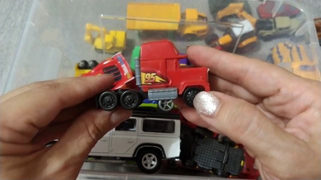 Ящик с машинками! Разные автомобили из коробки! Много разных машин смотреть онлайн