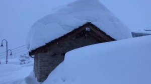 Последствия снежной бури в Альпах