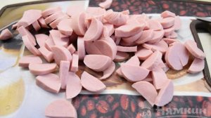 Фирменная солянка со сметаной и зеленью