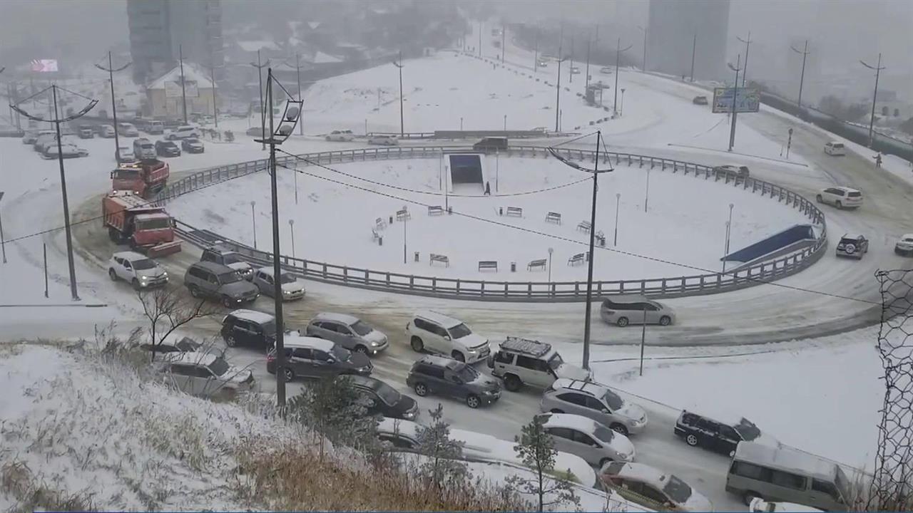 Десятки междугородних автобусных рейсов вновь отме... в Приморье из-за последствий мощного снегопада