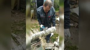 Пила цепная Макита duc302z целое дерево на одном квадратике аккумулятора.