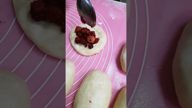 домашние пирожки с малиной #shots смотреть онлайн