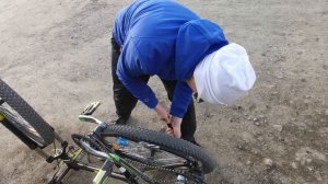 Замена камеры 29" на велосипеде в походных условиях ремонт колеса устоновка велокамеры #MTB #bike