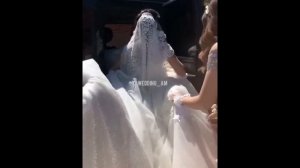 Невеста не может сесть в машину / Армянская свадьба в Ереване 2018