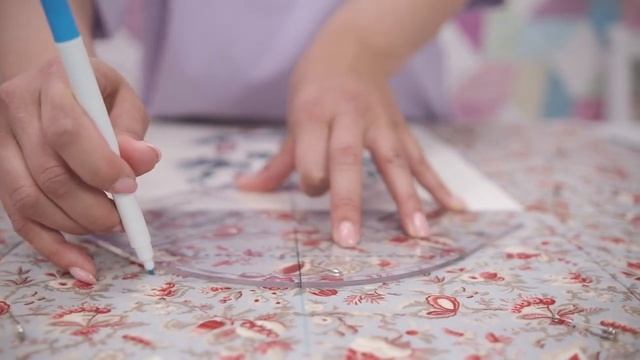 Шьём ОЧЕНЬ красивую подушку с широкими бордюрами ? | ФЕСТОНЫ в пэчворке | Идея оформления вышивки ? смотреть онлайн