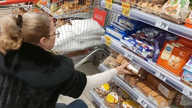 ТРАТИМ БОЛЬШЕ ЧЕМ ЗАРАБАТЫВАЕМ