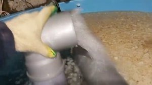 Эрлифт примерно 10 м3/ч, при потреблении 65 ватт, глубина 80 см.