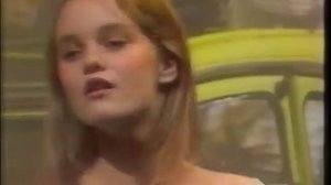 Vanessa Paradis 1988 02 23 Joe Le Taxi 1st UK TV @ The Roxy