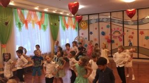 подготовительная группа танец Мамапомогалочка