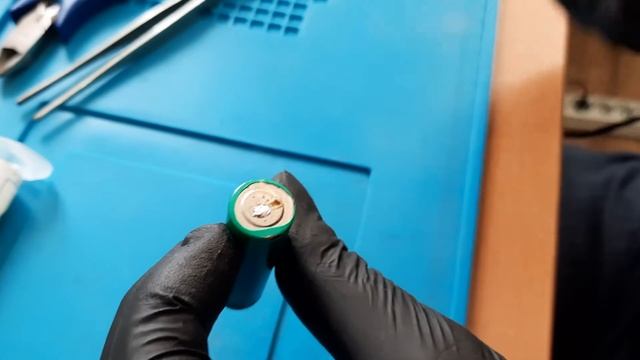 КАК ПАЯТЬ АККУМУЛЯТОРЫ 18650 СВОИМИ РУКАМИ смотреть онлайн