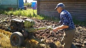 Мотоблок Кроссер М10Е пашет ржище на жигулевских колесах.