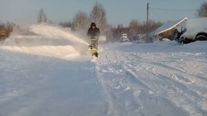 Снегоуборщик Greenworks. Убираем снег.