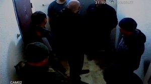 Незаконный захват квартиры в Киеве Потасовка у входной двери в квартиру