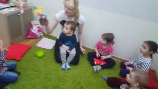 Занятие "Погремушка для Петрушки" в мини садике "Дети-Initio", 4 марта 2017 смотреть онлайн
