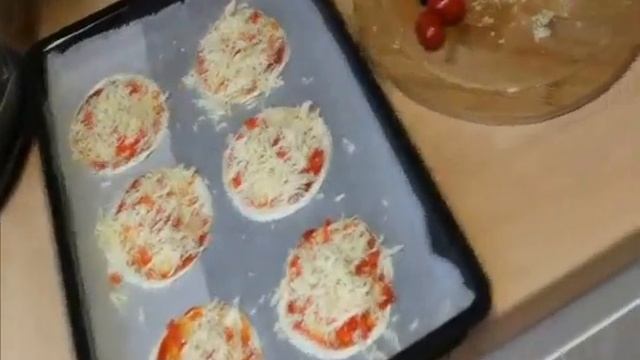 Пицца для детей   мини пицца из слоеного теста