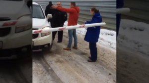 Депутат не пропускает скорую помощь!