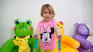 Девочка Ника играет в доктора с куклой Беби Бон Лялей