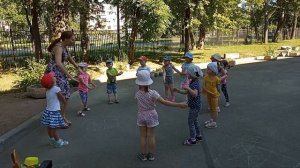 Музыкальная игра. Лето. "Море волнуется раз" Младшая группа