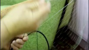 Посадить простую или одностенную рыболовную сеть для мелководья на течение.