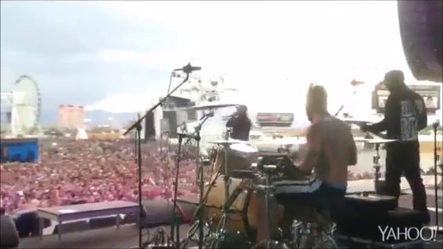 Hollywood Undead Live at Rock In Rio USA - Comin' In Hot смотреть онлайн