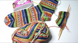 Какой красивый получается рисунок на носочках спицами