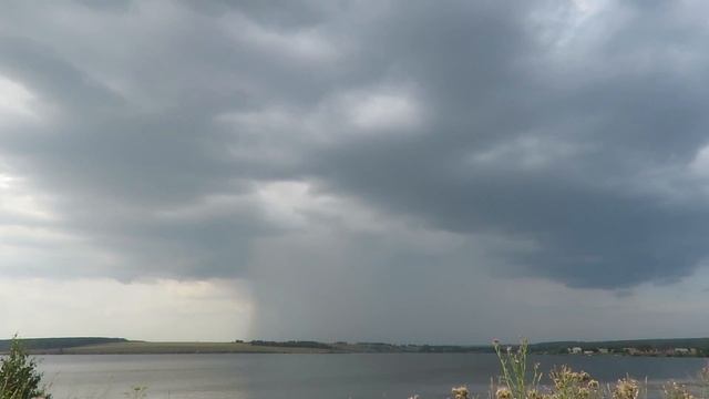 На Беловском водохранилище, молния и ливень. Кемеровская обл. смотреть онлайн