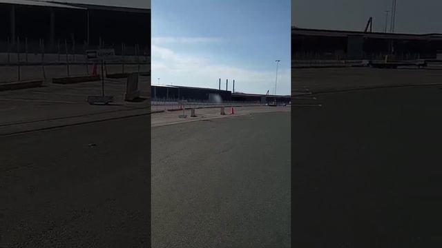 Как менять прицеп в порту города Карлсхамн (Karlsnamn) (Швеция). смотреть онлайн