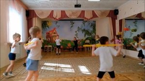 Галоп с гимнастической палочкой и упражнение-танец | Ритмика 5+