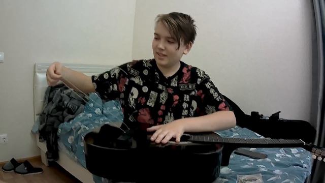 как поменять струны на классической гитаре