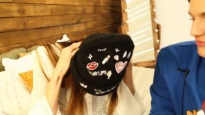 Как научиться целоваться на руке. Французский поцелуй без партнера!